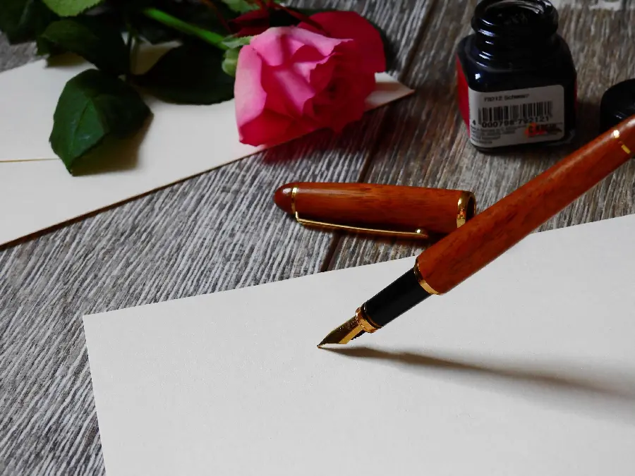 قلم! ای تنهای دوست داشتنی